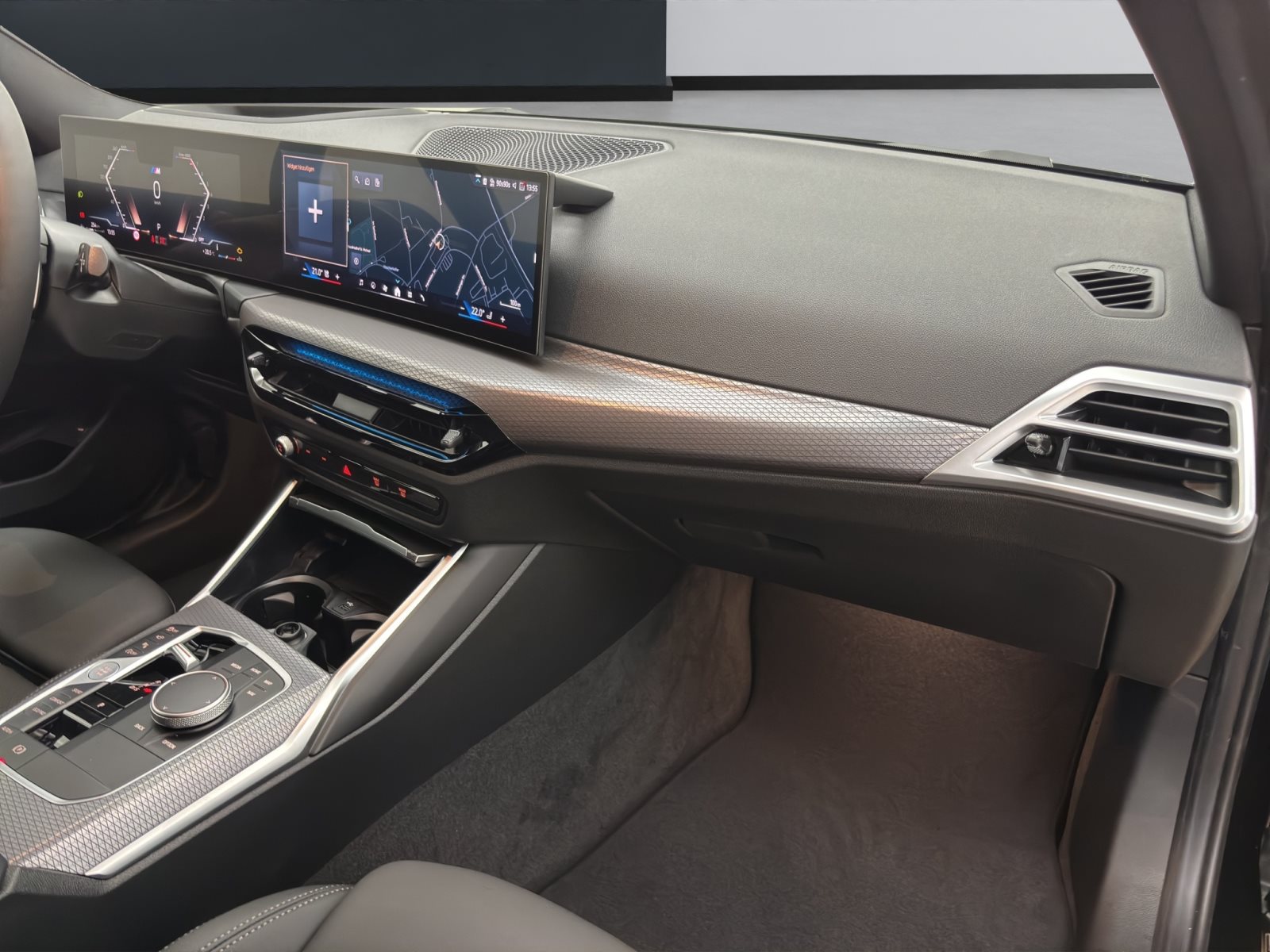 Fahrzeugabbildung BMW 320i Touring [M Sport, HUD, AHK, ACC, RFK, HiFi]