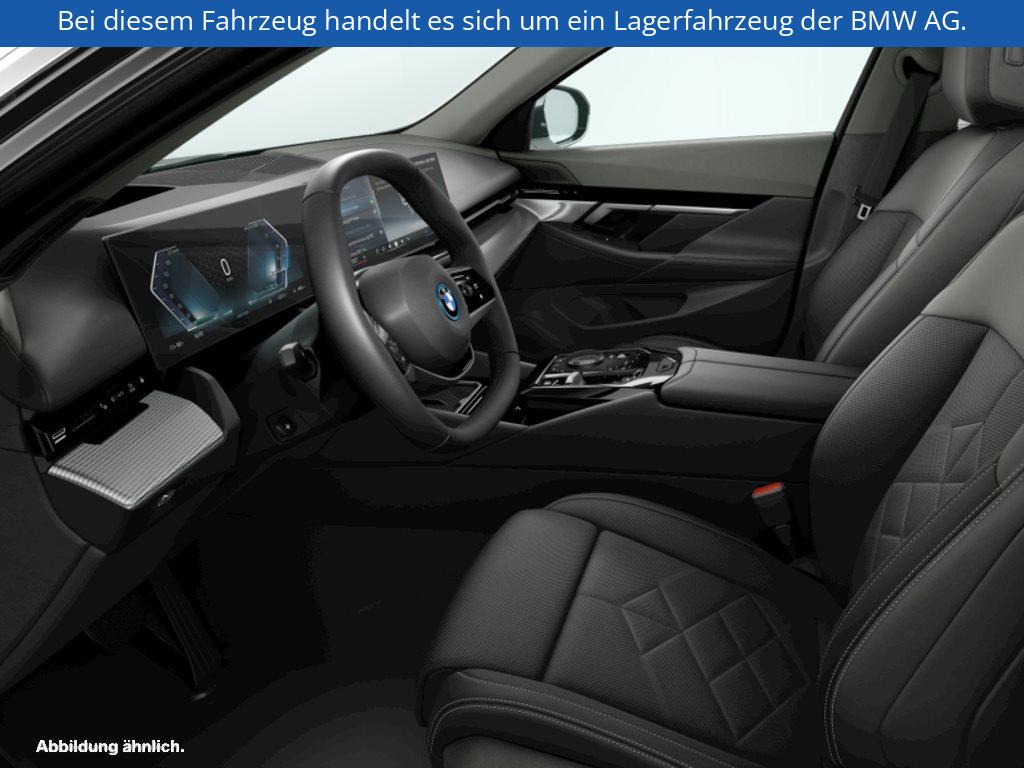 Fahrzeugabbildung BMW i5 eDrive40 Limousine