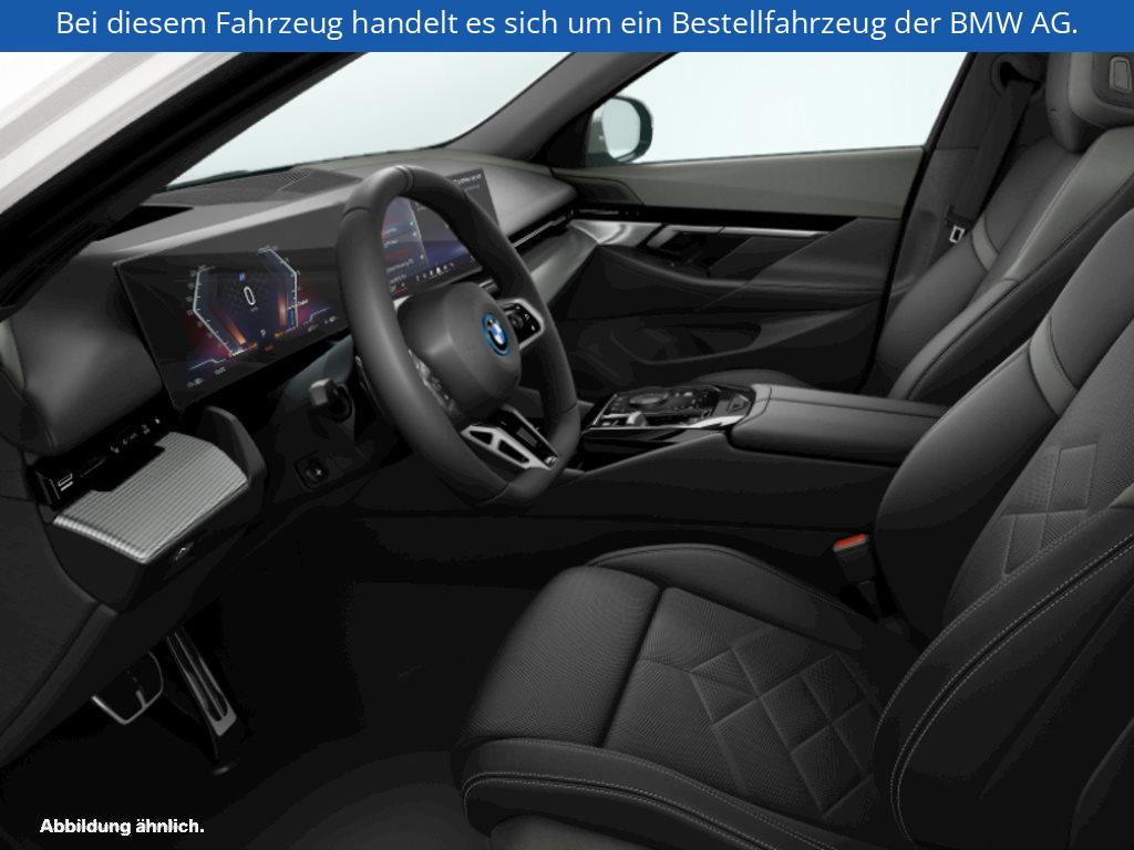 Fahrzeugabbildung BMW i5 xDrive40 Limousine