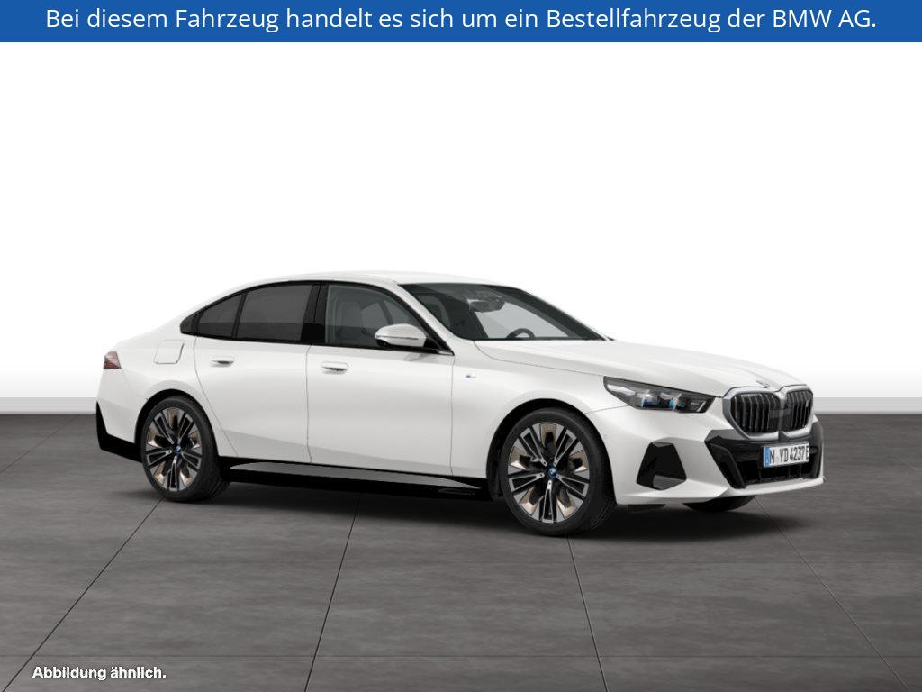 Fahrzeugabbildung BMW i5 xDrive40 Limousine