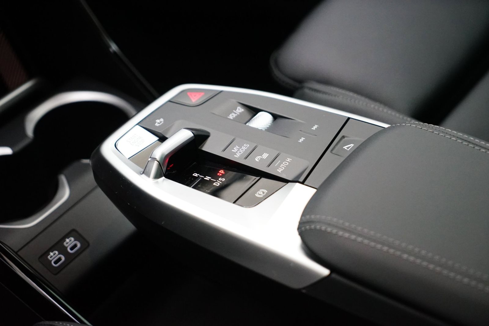 Fahrzeugabbildung BMW X1 xDrive20d [M Sport, HUD, AHK, ACC, GSD, 20 LMR]