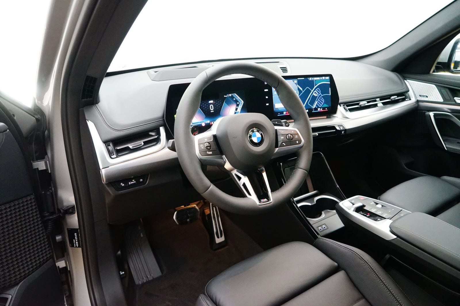 Fahrzeugabbildung BMW X1 xDrive20d [M Sport, HUD, AHK, ACC, GSD, 20 LMR]