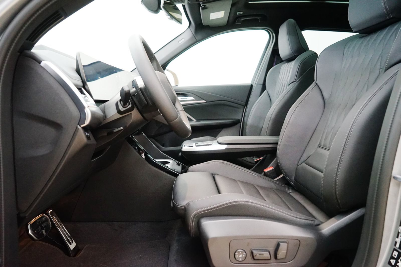 Fahrzeugabbildung BMW X1 xDrive20d [M Sport, HUD, AHK, ACC, GSD, 20 LMR]