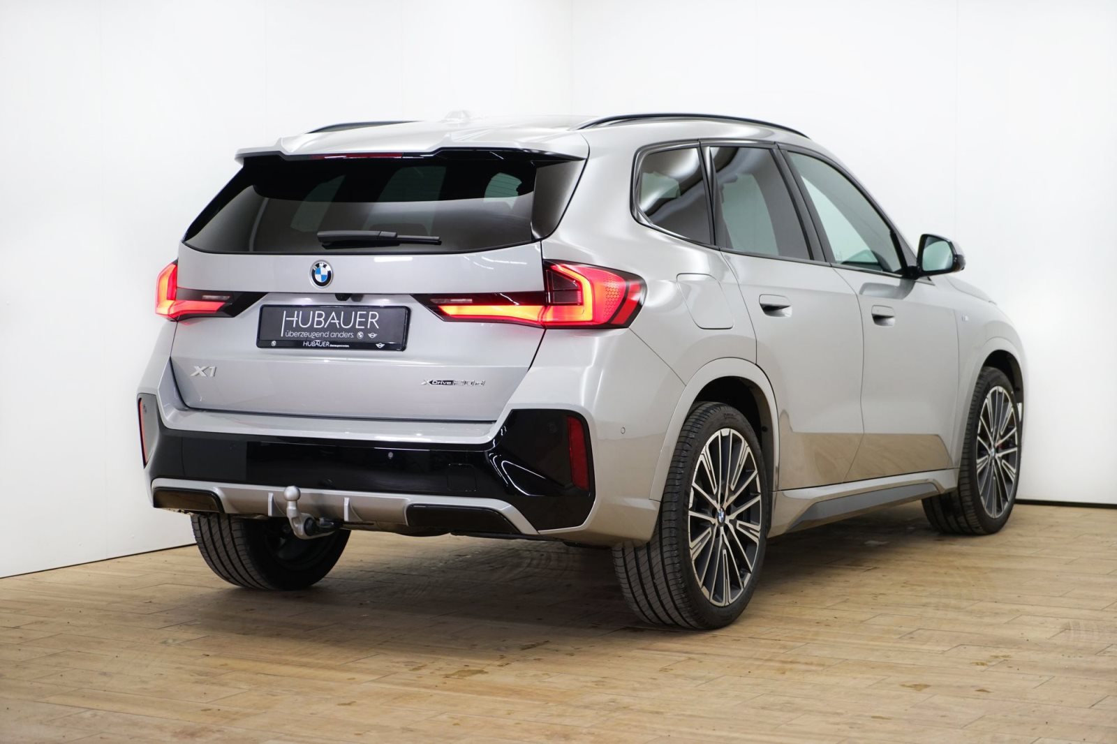 Fahrzeugabbildung BMW X1 xDrive20d [M Sport, HUD, AHK, ACC, GSD, 20 LMR]