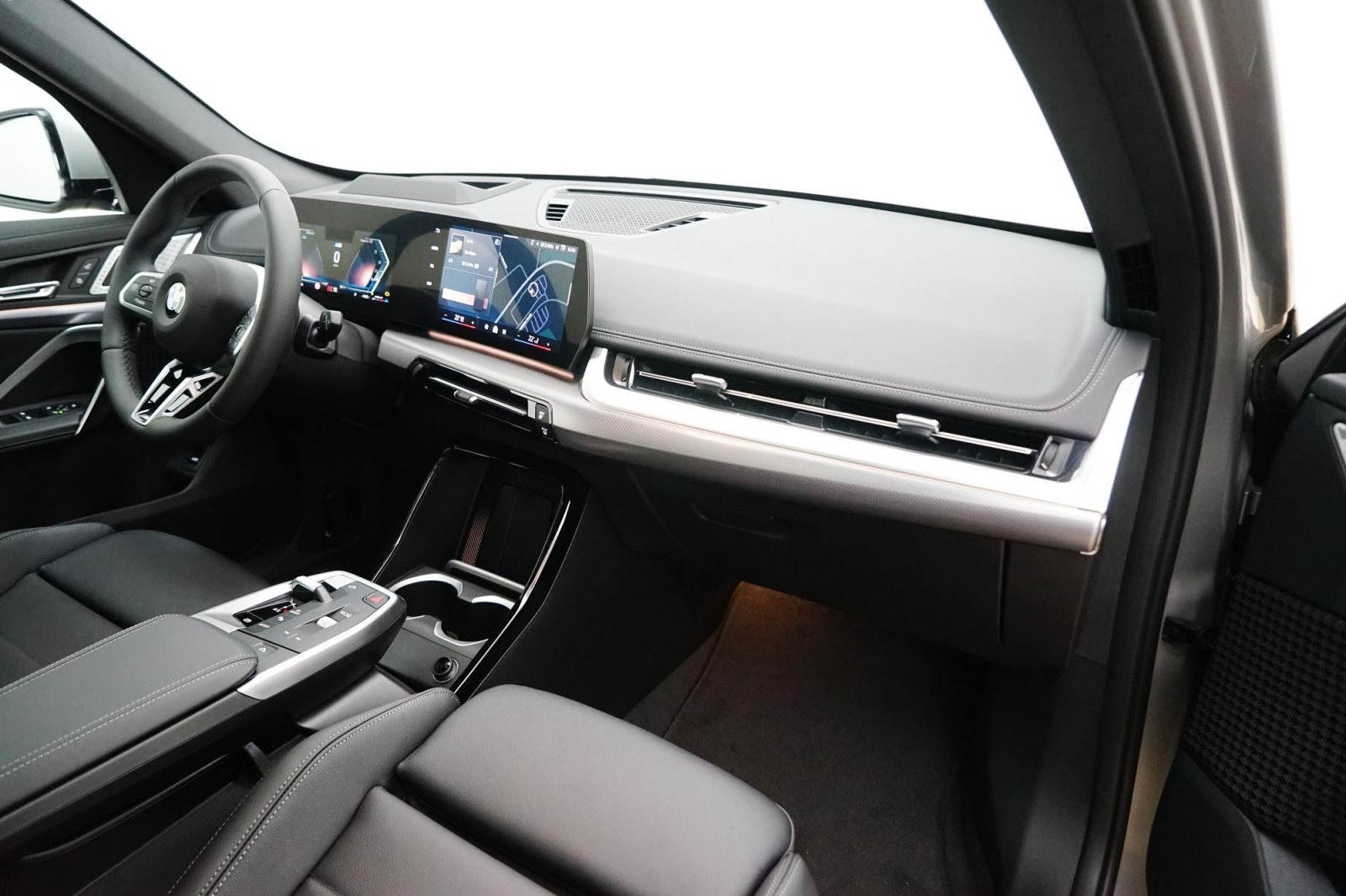 Fahrzeugabbildung BMW X1 xDrive20d [M Sport, HUD, AHK, ACC, GSD, 20 LMR]