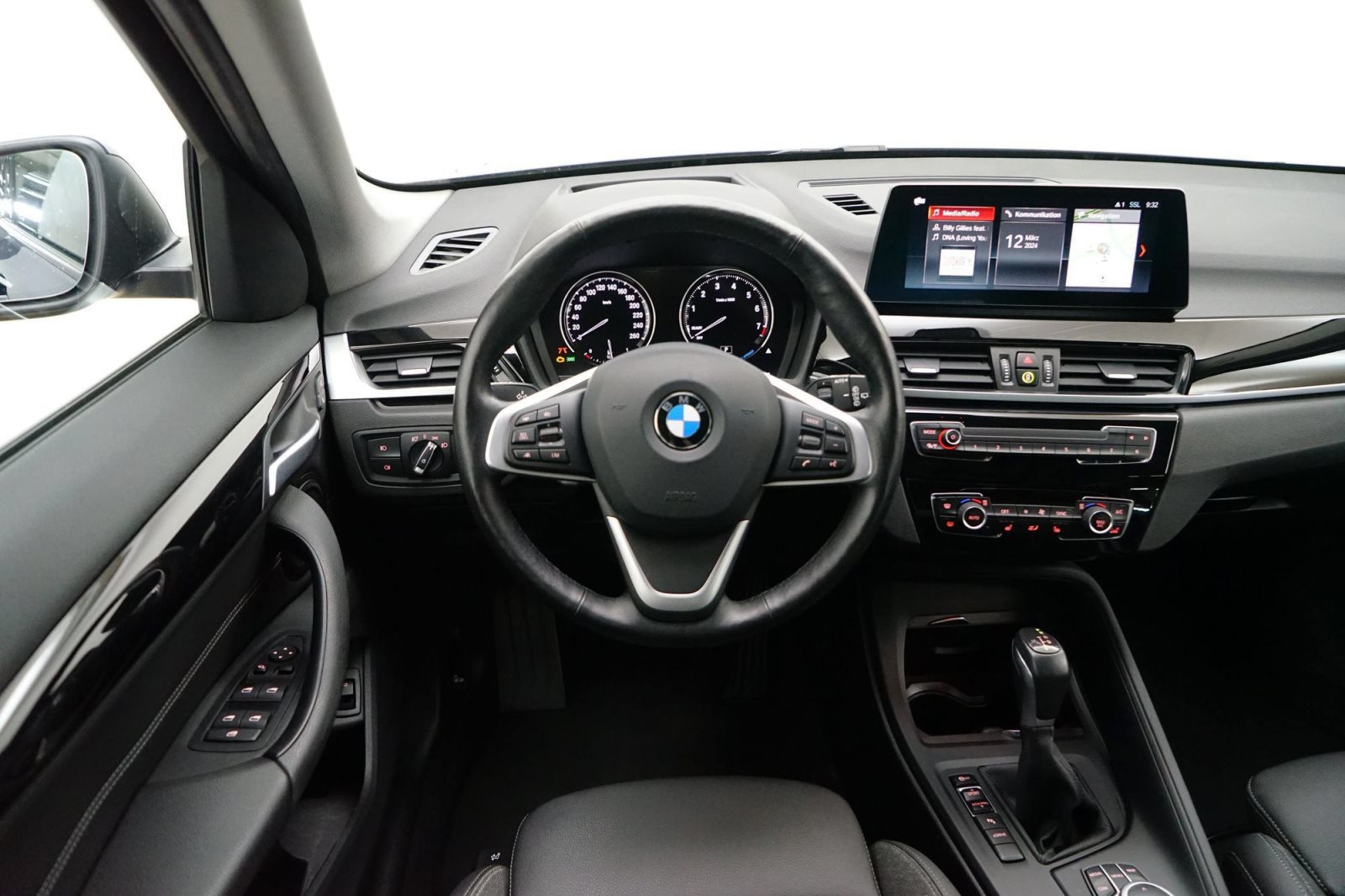 Fahrzeugabbildung BMW X1 xDrive25e [Navi, HUD, ACC, RFK, SHZ, LED]
