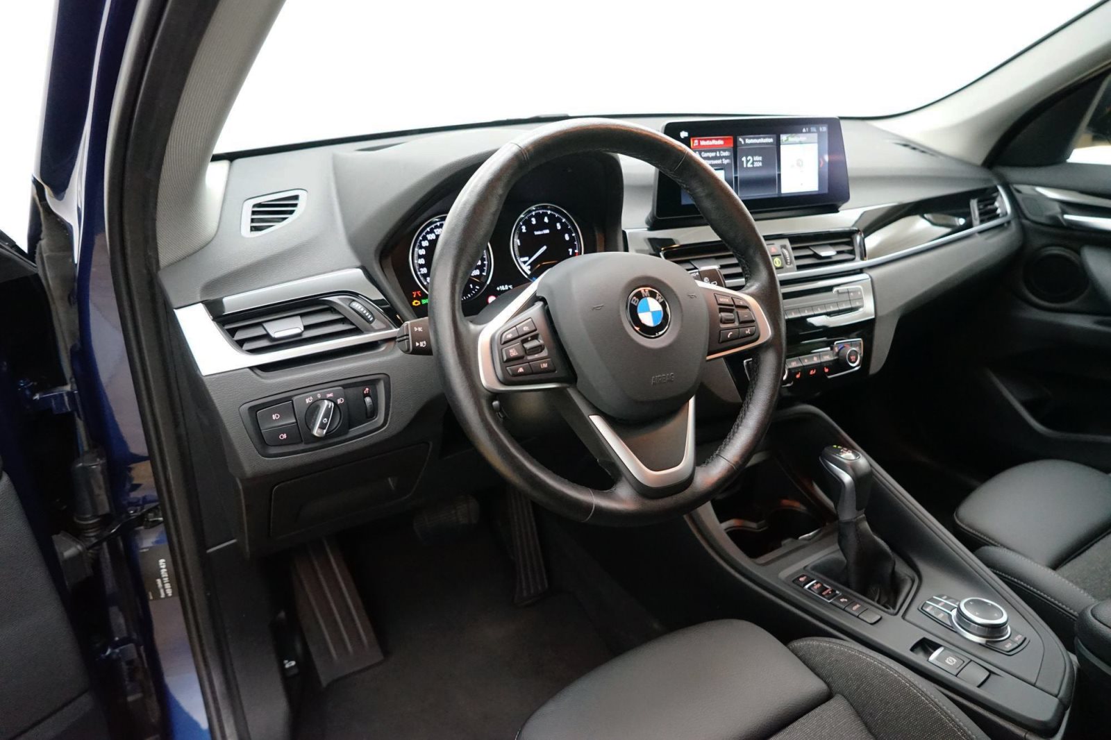 Fahrzeugabbildung BMW X1 xDrive25e [Navi, HUD, ACC, RFK, SHZ, LED]