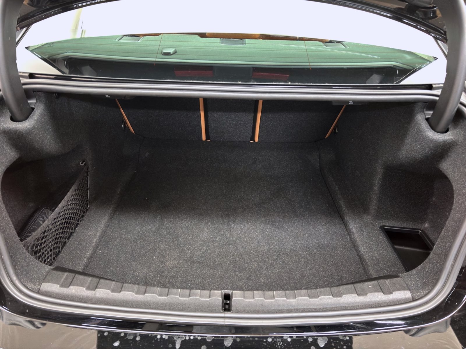 Fahrzeugabbildung BMW 320d Limousine [HUD, PDC, SHZ, Standhz., 17 LM]