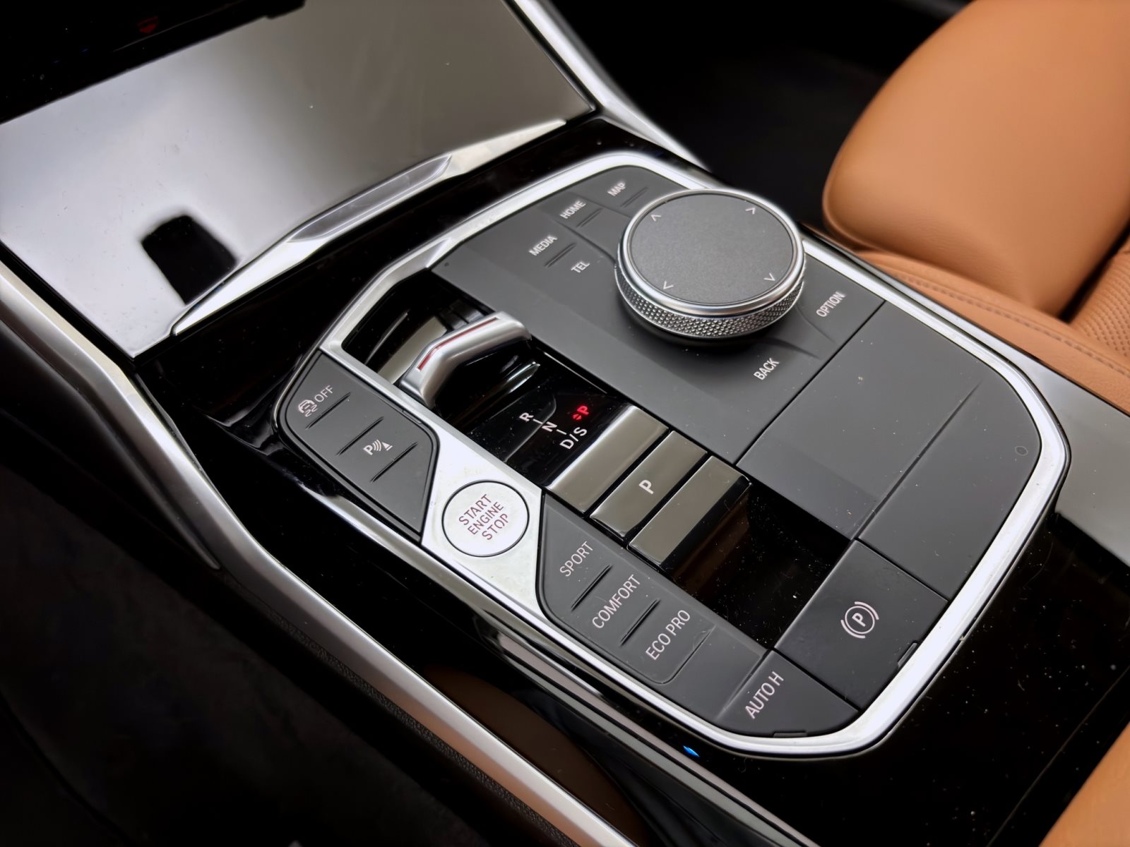 Fahrzeugabbildung BMW 320d Limousine [HUD, PDC, SHZ, Standhz., 17 LM]
