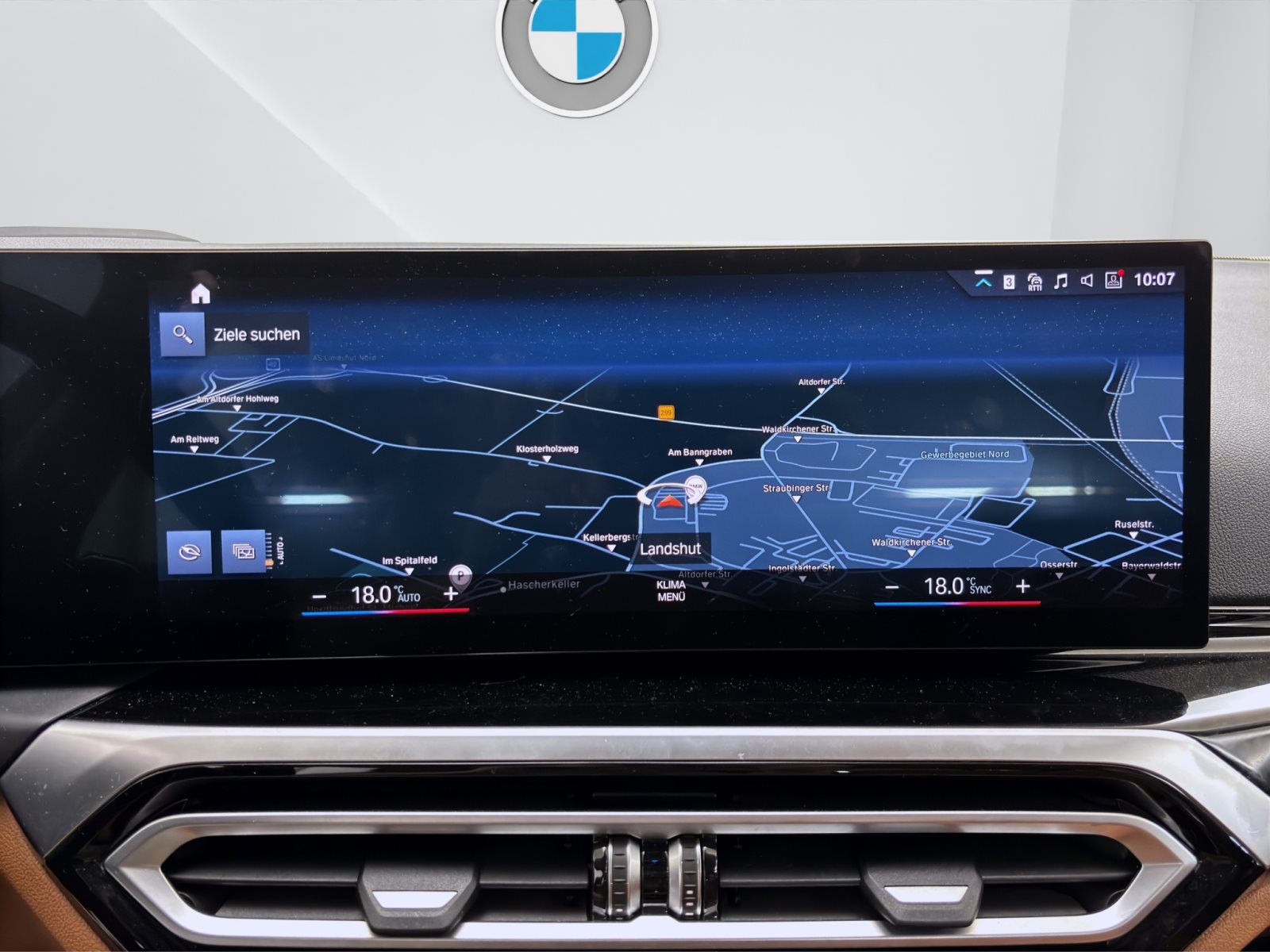 Fahrzeugabbildung BMW 320d Limousine [HUD, PDC, SHZ, Standhz., 17 LM]