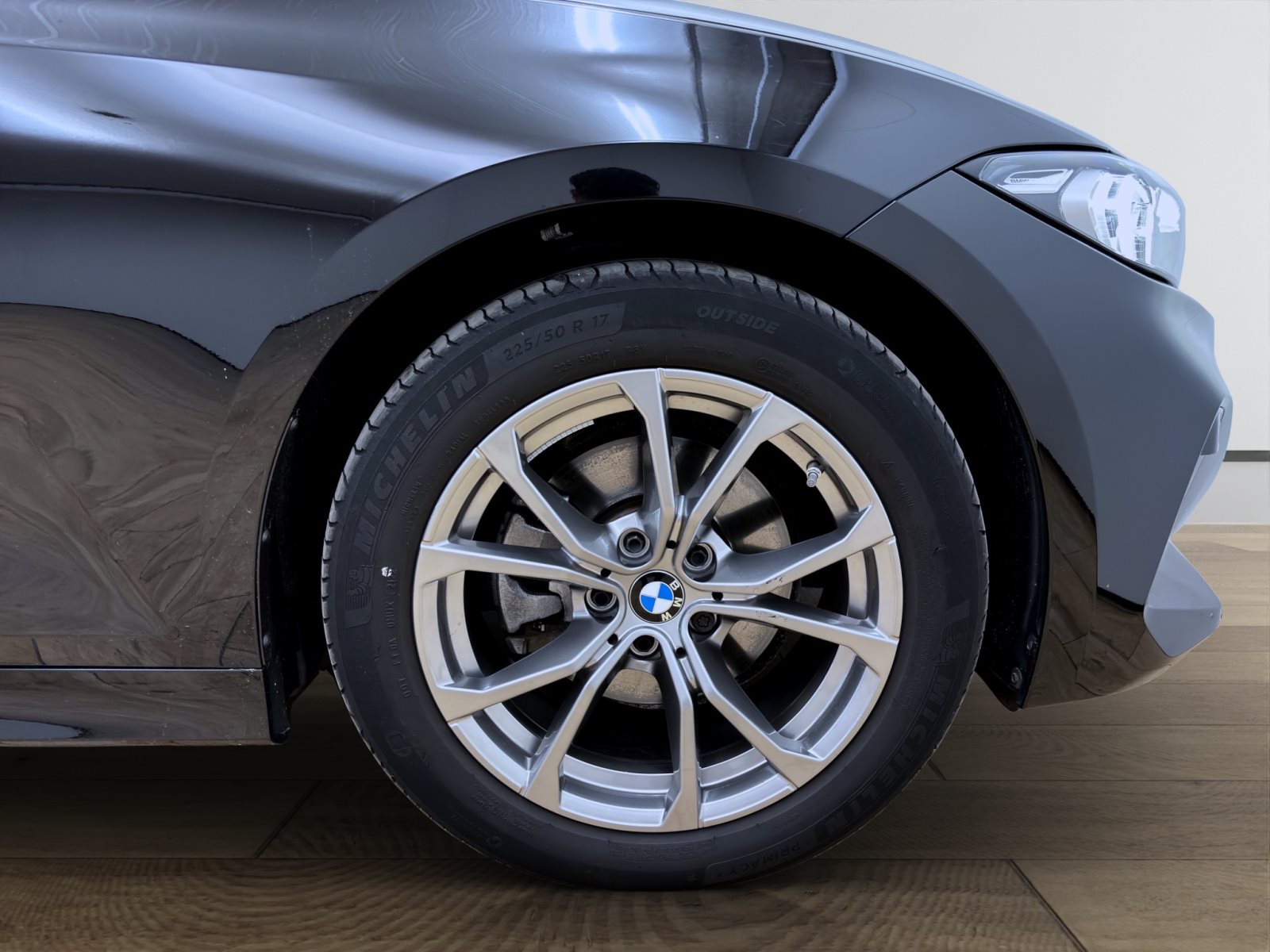 Fahrzeugabbildung BMW 320d Limousine [HUD, PDC, SHZ, Standhz., 17 LM]