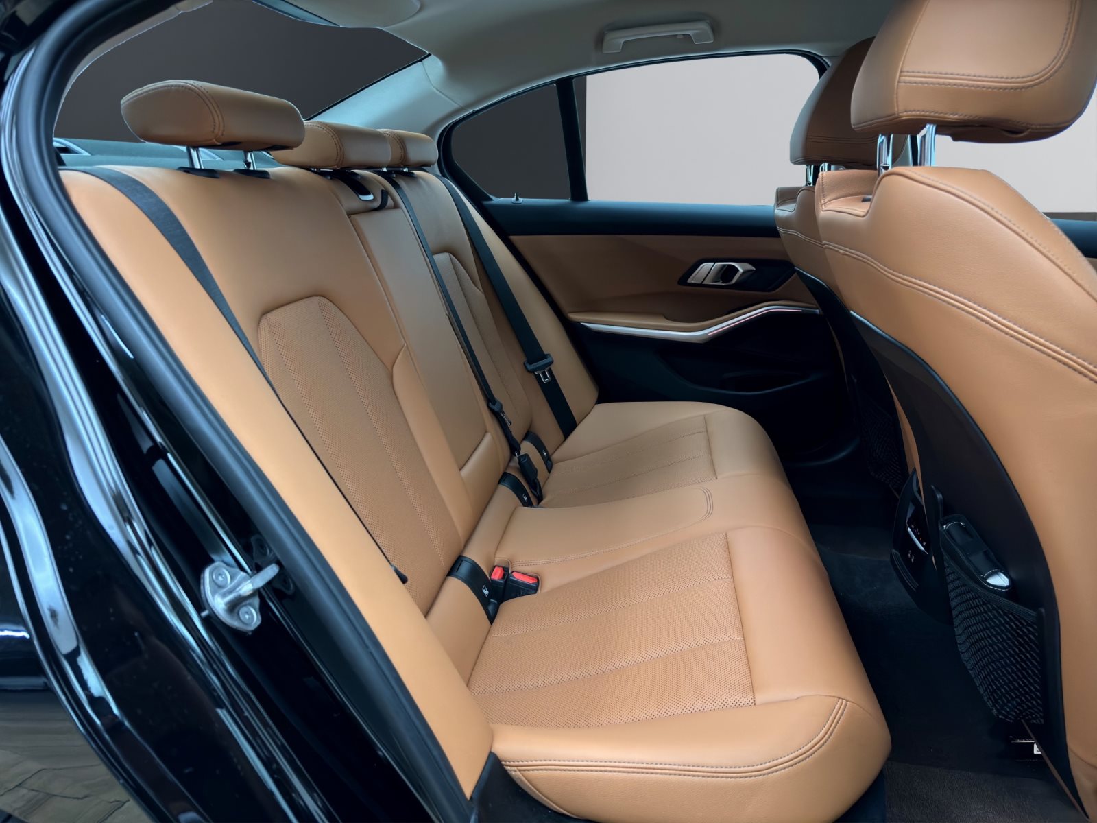 Fahrzeugabbildung BMW 320d Limousine [HUD, PDC, SHZ, Standhz., 17 LM]