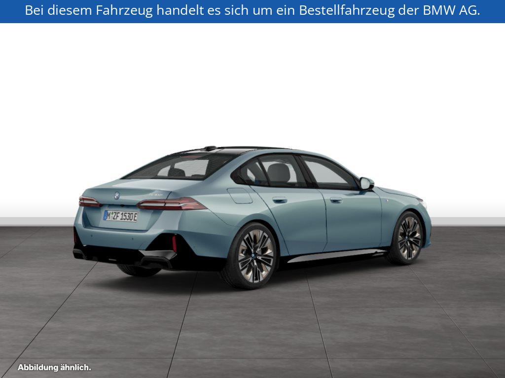 Fahrzeugabbildung BMW 530e Limousine