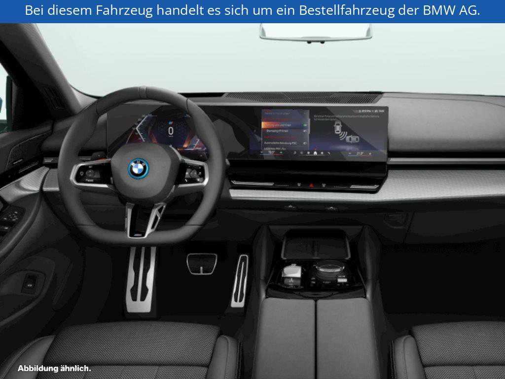 Fahrzeugabbildung BMW 530e Limousine
