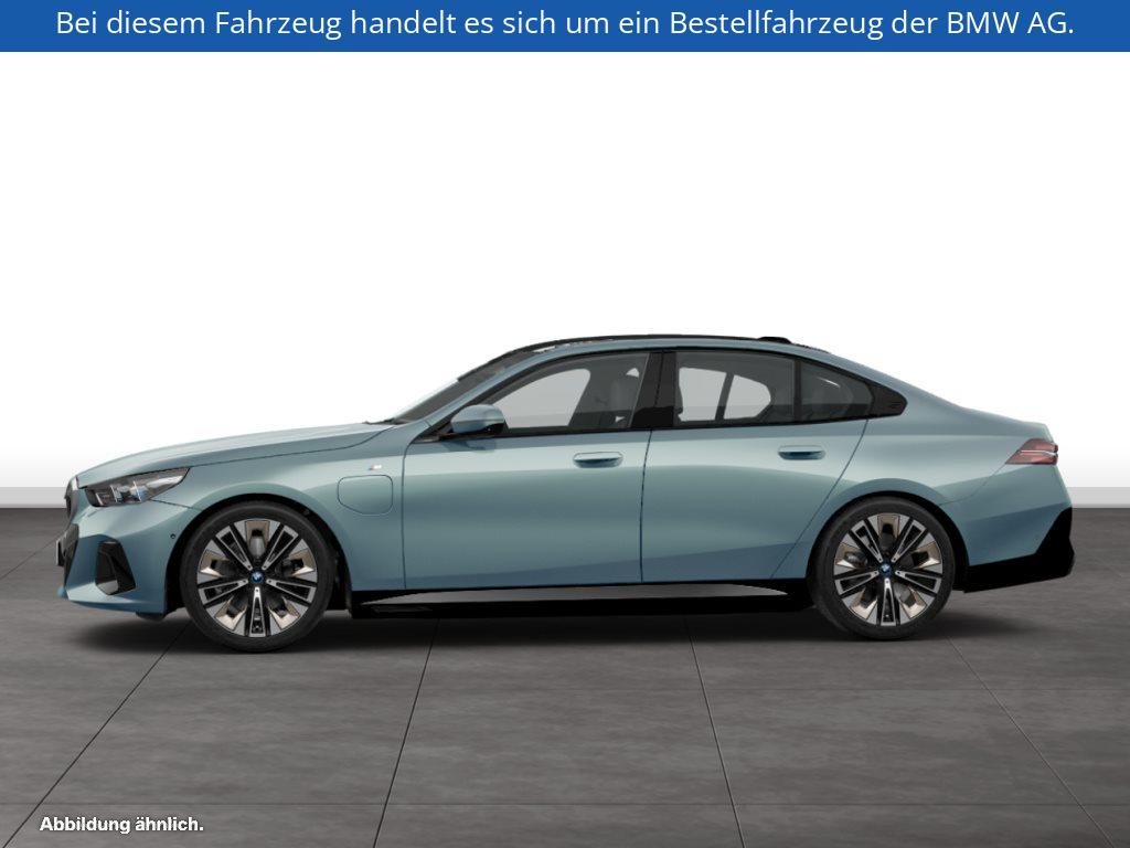 Fahrzeugabbildung BMW 530e Limousine