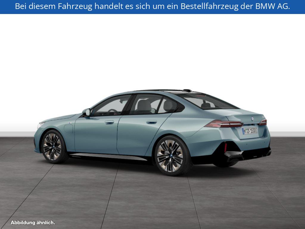 Fahrzeugabbildung BMW 530e Limousine
