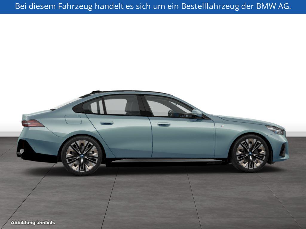 Fahrzeugabbildung BMW 530e Limousine