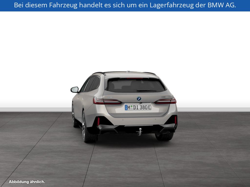 Fahrzeugabbildung BMW i5 xDrive40 Touring