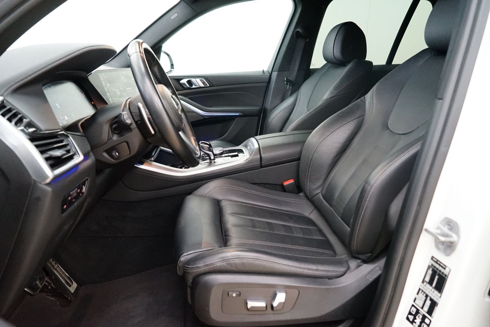 Fahrzeugabbildung BMW X5 xDrive30d [M Sport, HUD, AHK, 22 LMR, h&k Sound]