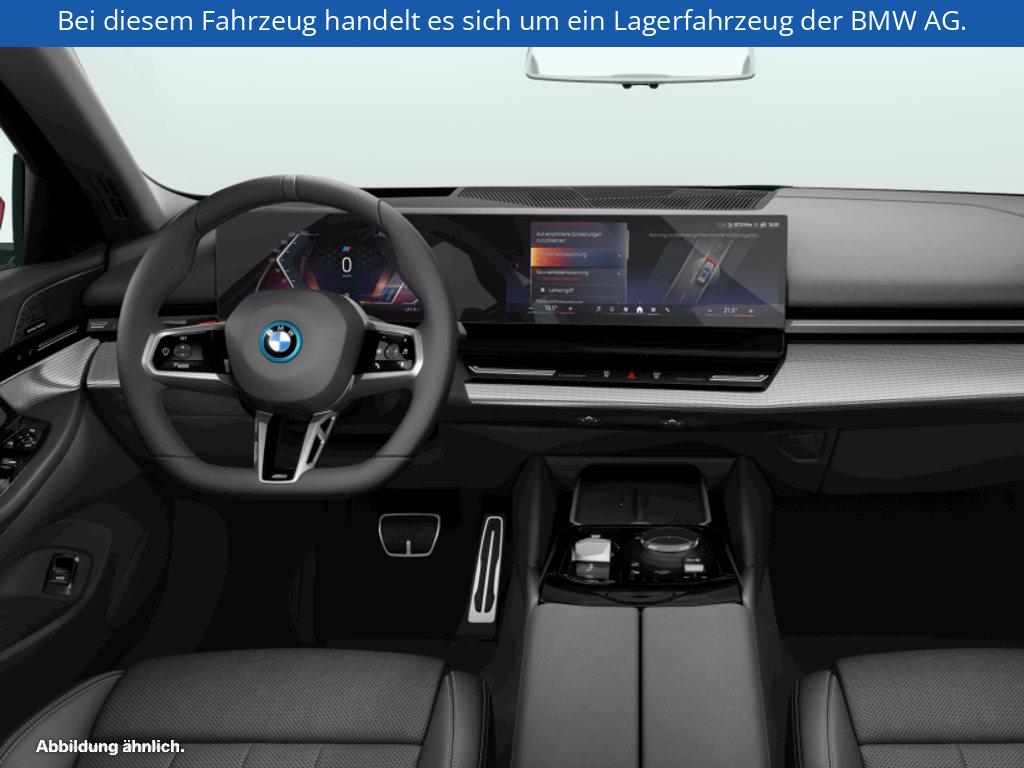 Fahrzeugabbildung BMW i5 eDrive40 Touring