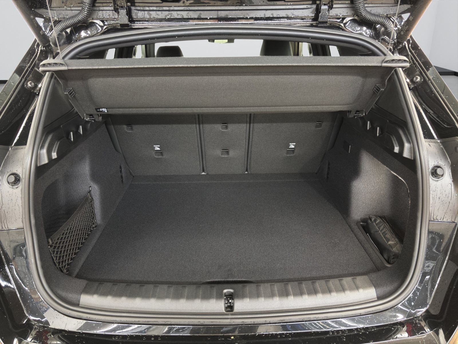 Fahrzeugabbildung BMW iX1 eDrive20 [M Sport Pro, AHK, ACC, 19 LMR, RFK]