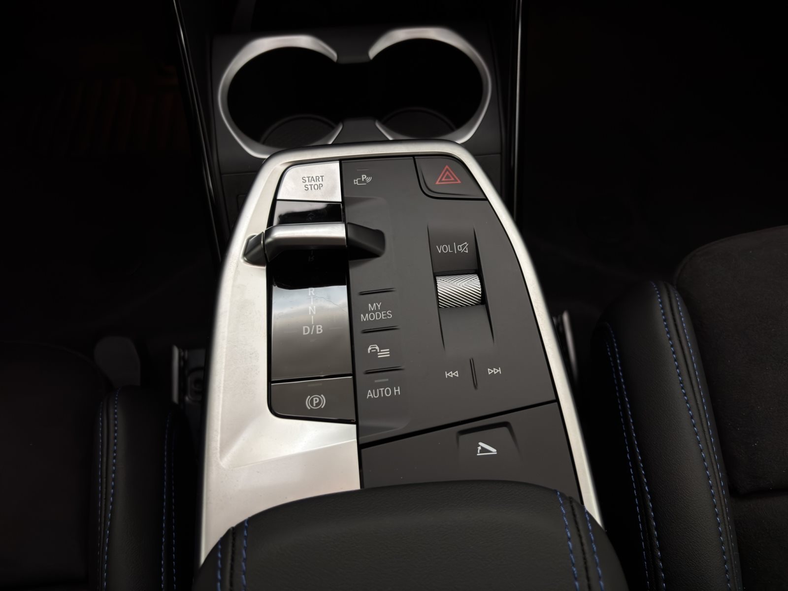 Fahrzeugabbildung BMW iX1 eDrive20 [M Sport Pro, AHK, ACC, 19 LMR, RFK]