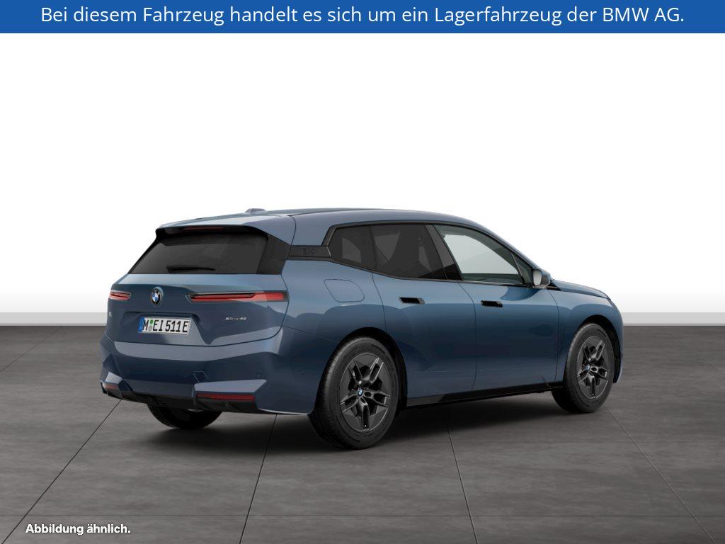 Fahrzeugabbildung BMW iX xDrive45