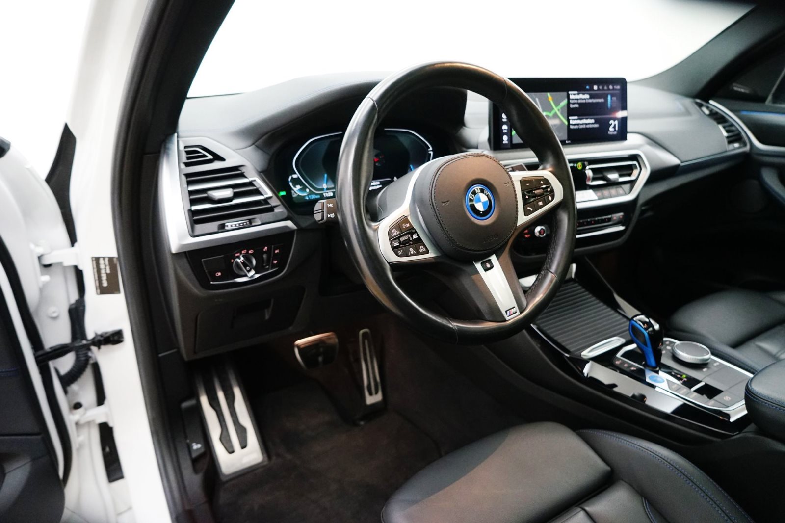 Fahrzeugabbildung BMW iX3 [M Sport, HeadUp, AHK, HK Sound, 20 LMR]