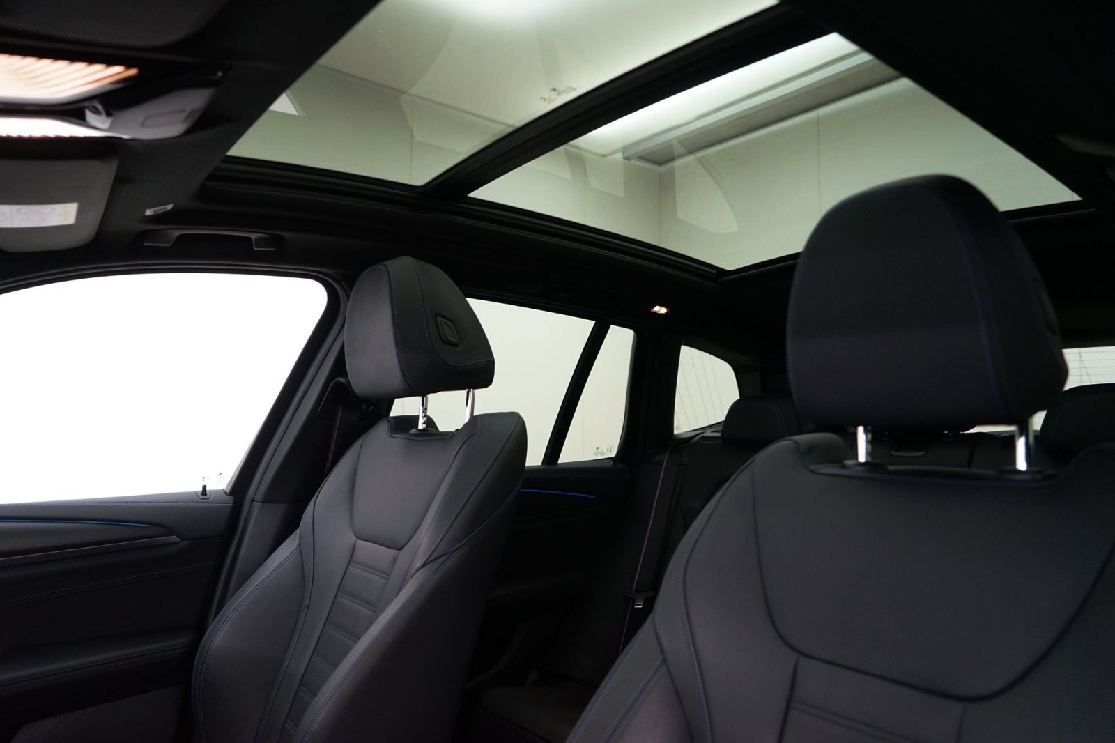 Fahrzeugabbildung BMW iX3 [M Sport, HeadUp, AHK, HK Sound, 20 LMR]