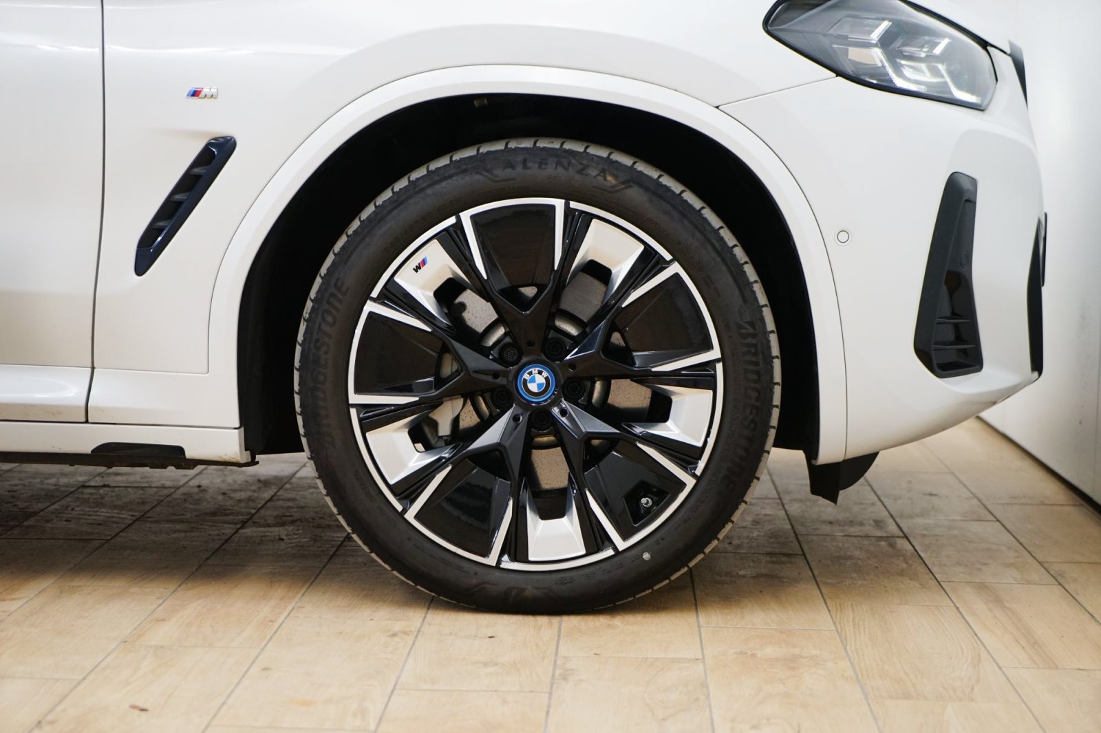 Fahrzeugabbildung BMW iX3 [M Sport, HeadUp, AHK, HK Sound, 20 LMR]