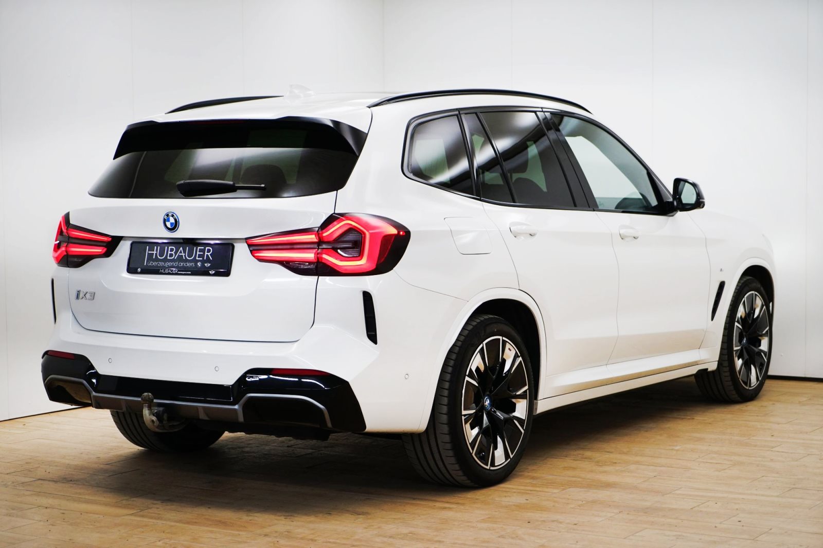 Fahrzeugabbildung BMW iX3 [M Sport, HeadUp, AHK, HK Sound, 20 LMR]