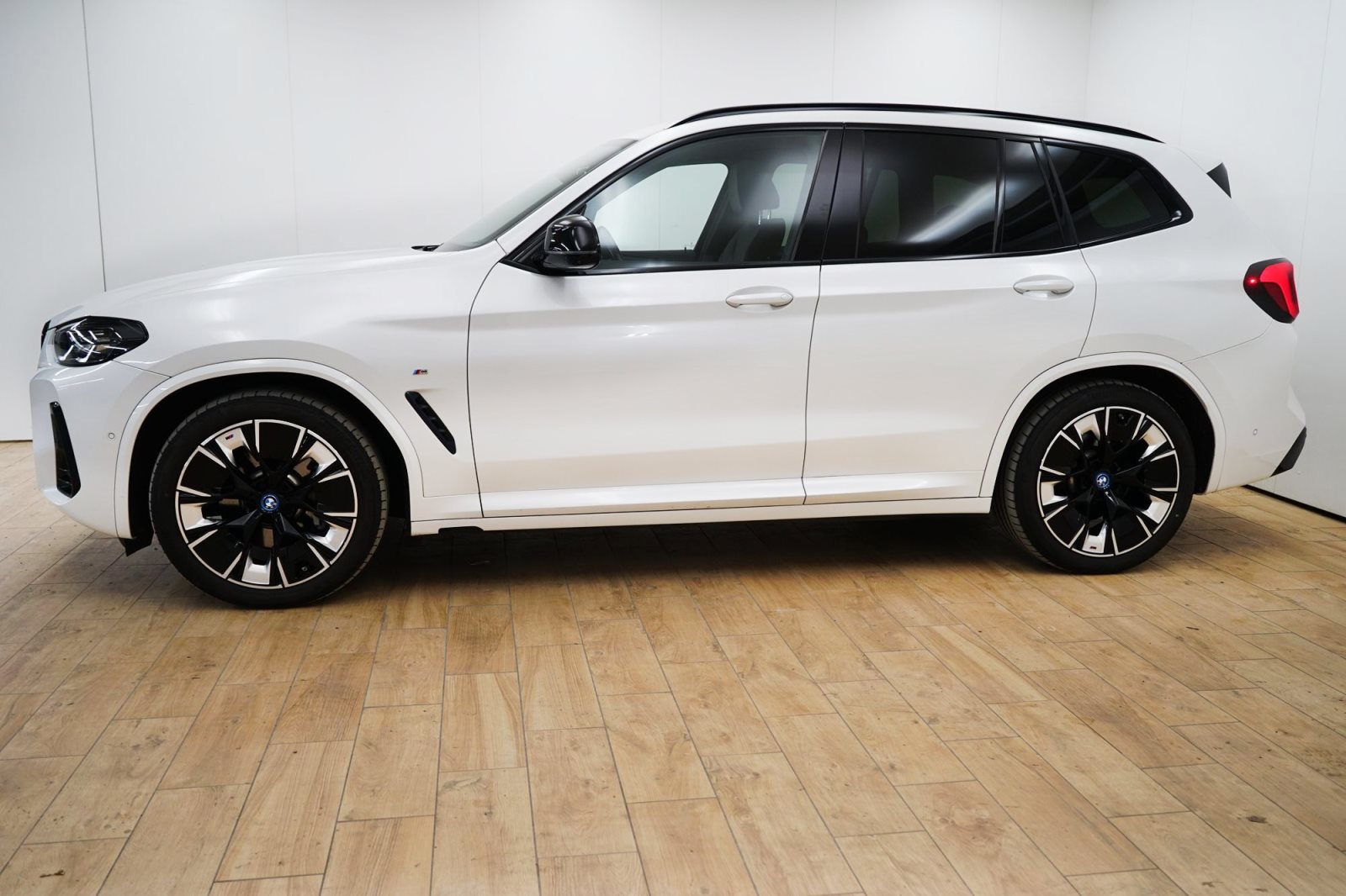 Fahrzeugabbildung BMW iX3 [M Sport, HeadUp, AHK, HK Sound, 20 LMR]