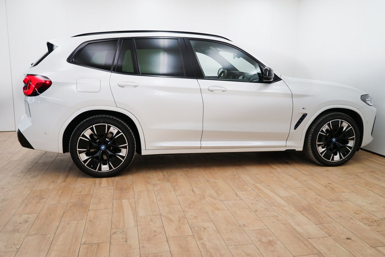Fahrzeugabbildung BMW iX3 [M Sport, HeadUp, AHK, HK Sound, 20 LMR]