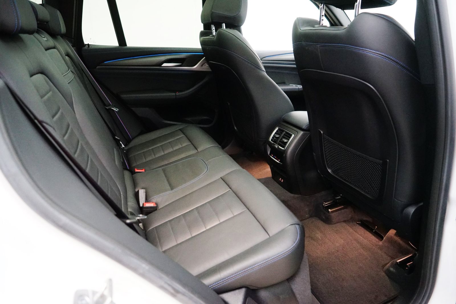 Fahrzeugabbildung BMW iX3 [M Sport, HeadUp, AHK, HK Sound, 20 LMR]