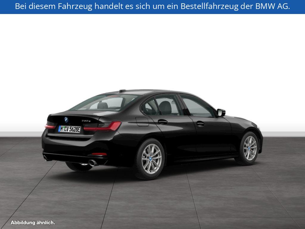 Fahrzeugabbildung BMW 330e Limousine