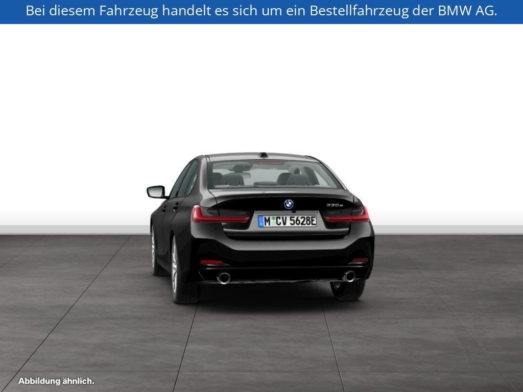 Fahrzeugabbildung BMW 330e Limousine