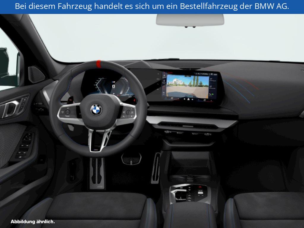 Fahrzeugabbildung BMW M135 xDrive