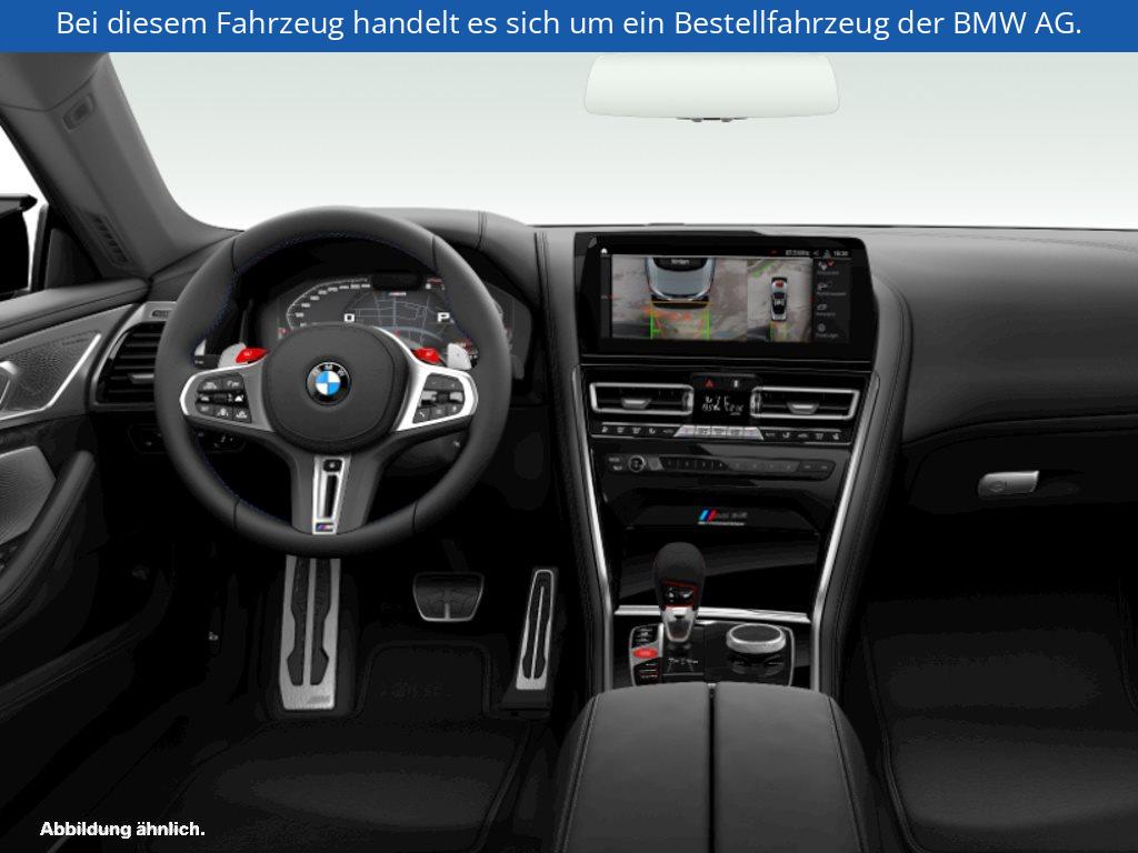 Fahrzeugabbildung BMW M8 Cabrio