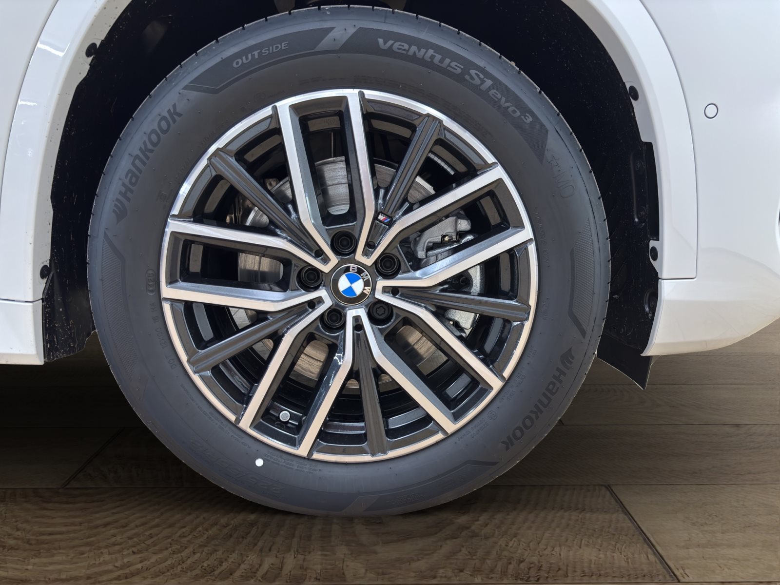 Fahrzeugabbildung BMW X1 sDrive20i [M Sport, AHK, ACC, RFK, 18 LMR]